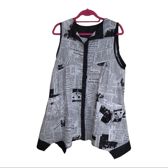 🗞 I.C. By Connie K Newspaper Print Black & White Tunic Top Size: Medium - Picture 4 of 7